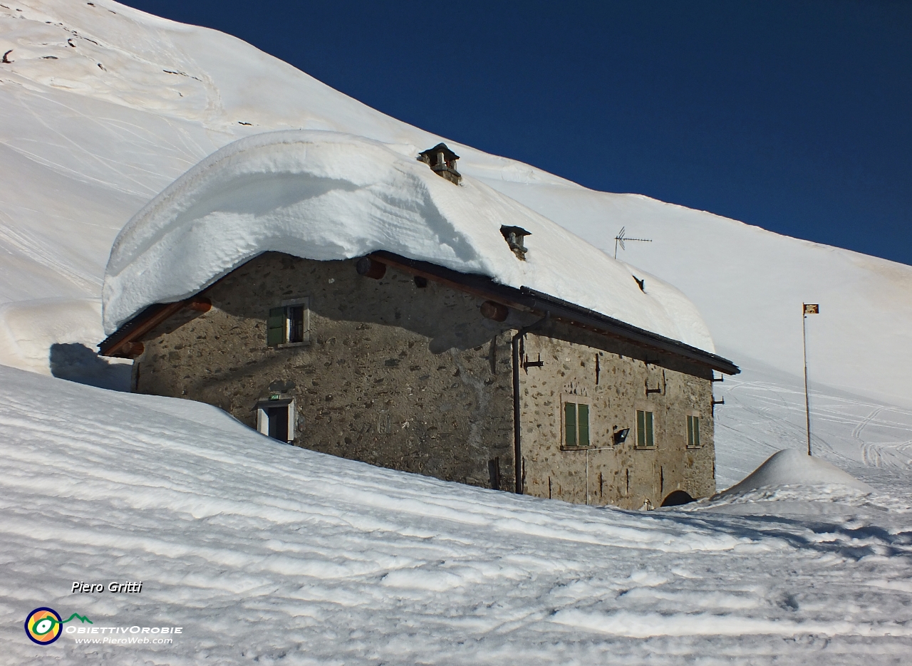 76 In alto verso la strada per il Passo distacchi in agguato....JPG